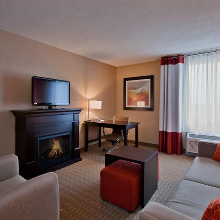 Holiday Inn Express Hotel & Suites Chatham South By Ihg חדר תמונה