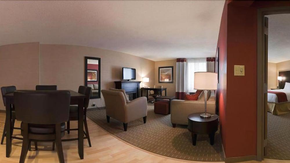 Holiday Inn Express Hotel & Suites Chatham South By Ihg מראה חיצוני תמונה