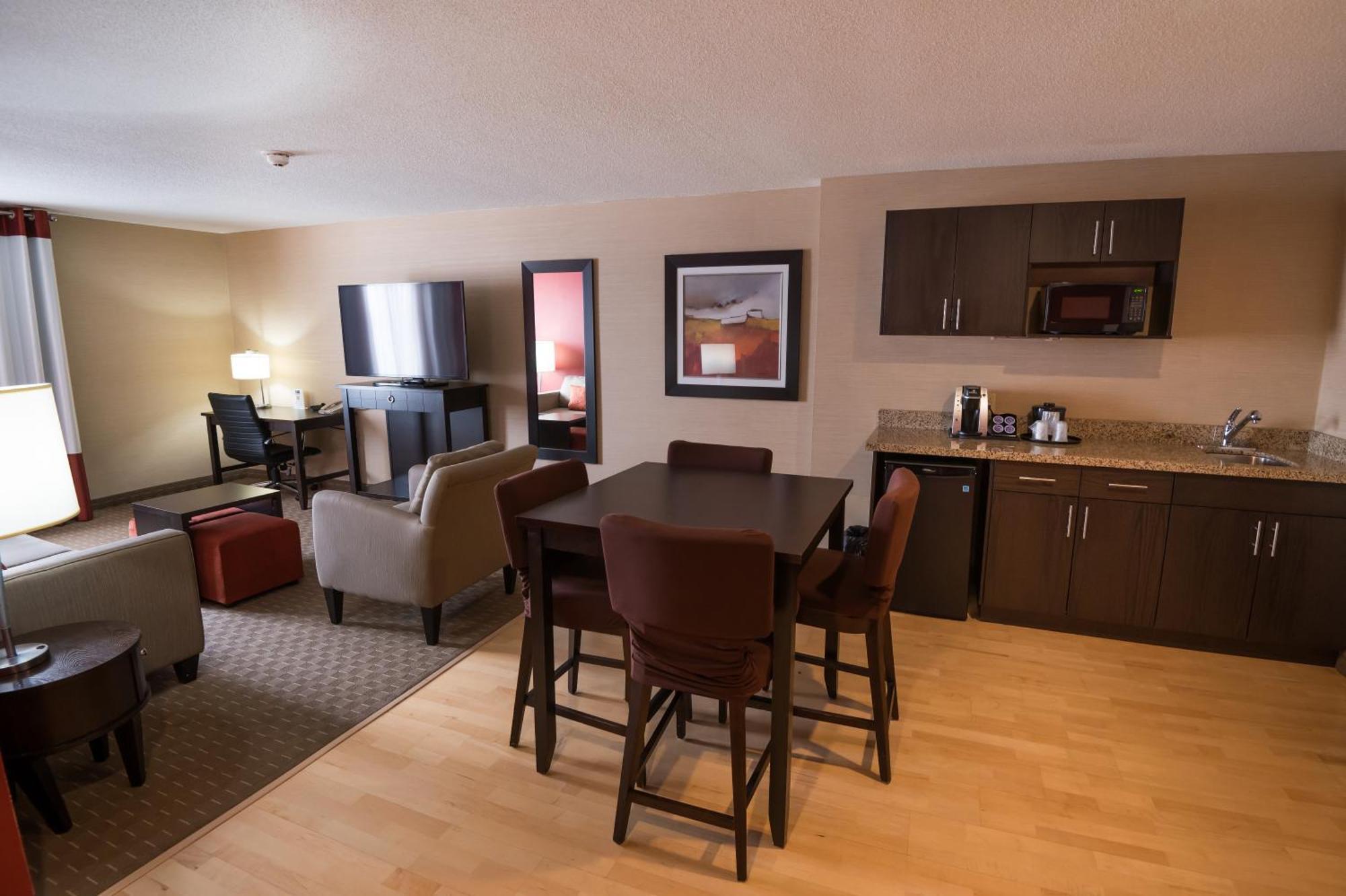 Holiday Inn Express Hotel & Suites Chatham South By Ihg מראה חיצוני תמונה