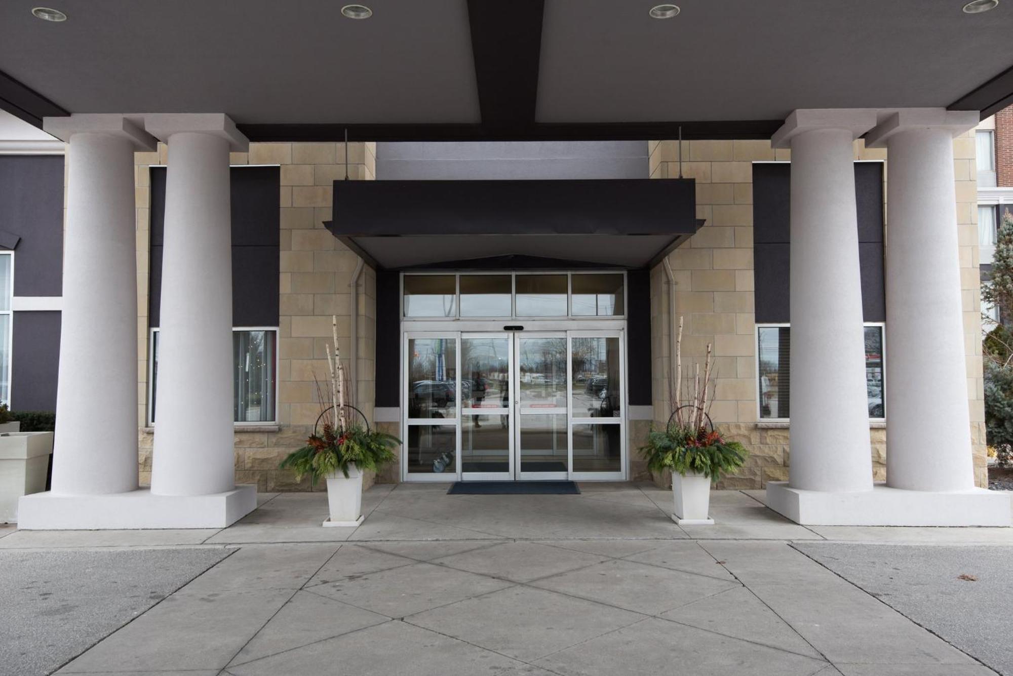 Holiday Inn Express Hotel & Suites Chatham South By Ihg מראה חיצוני תמונה