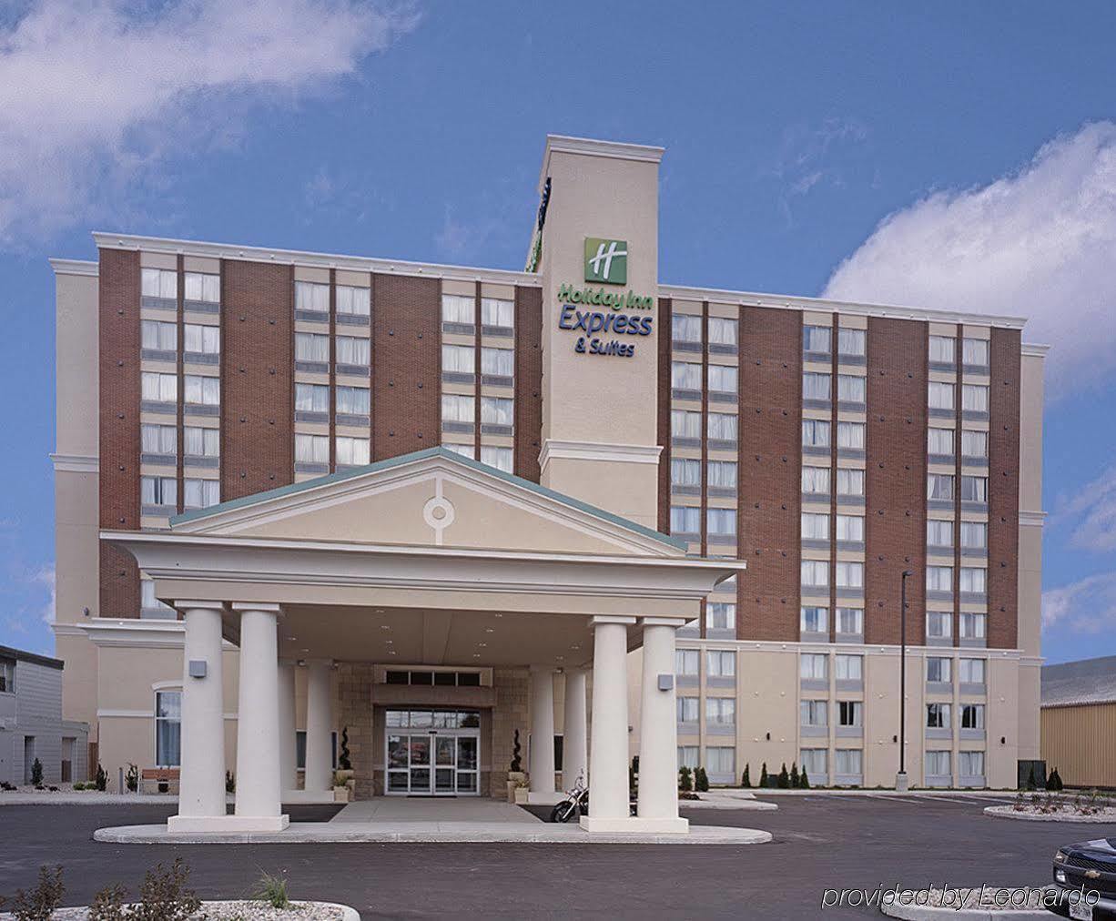 Holiday Inn Express Hotel & Suites Chatham South By Ihg מראה חיצוני תמונה