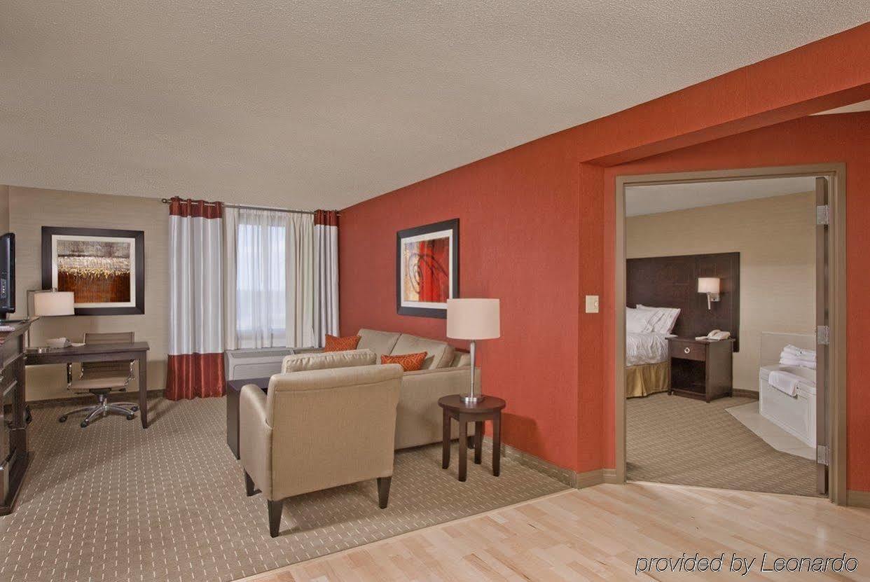 Holiday Inn Express Hotel & Suites Chatham South By Ihg חדר תמונה